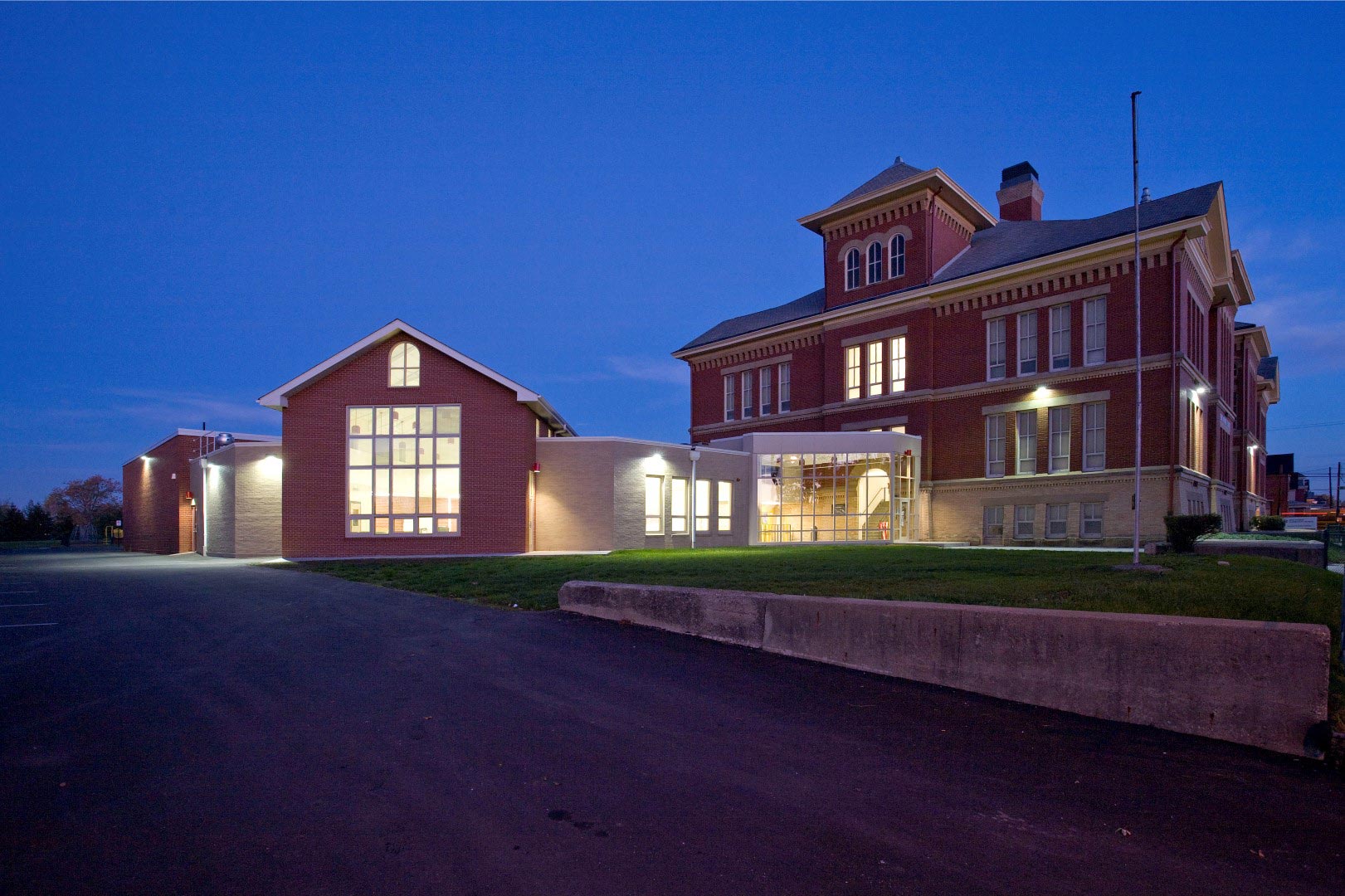 Ohio Avenue Elementary School, Exterior of historic building at night
